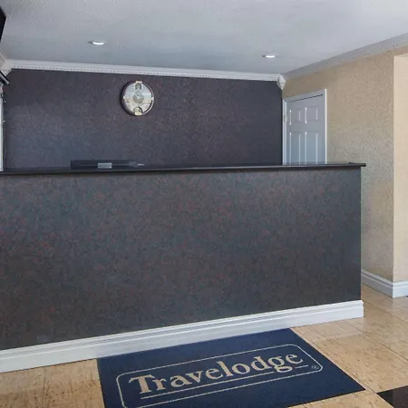 Travelodge By Wyndham Orangeburg-3